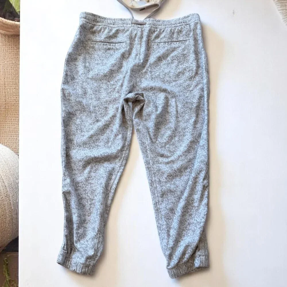 Athleta Farallon Jogger Sweatpants Size XL in Pebbles Texture Abalon Beige - Picture 11 of 12